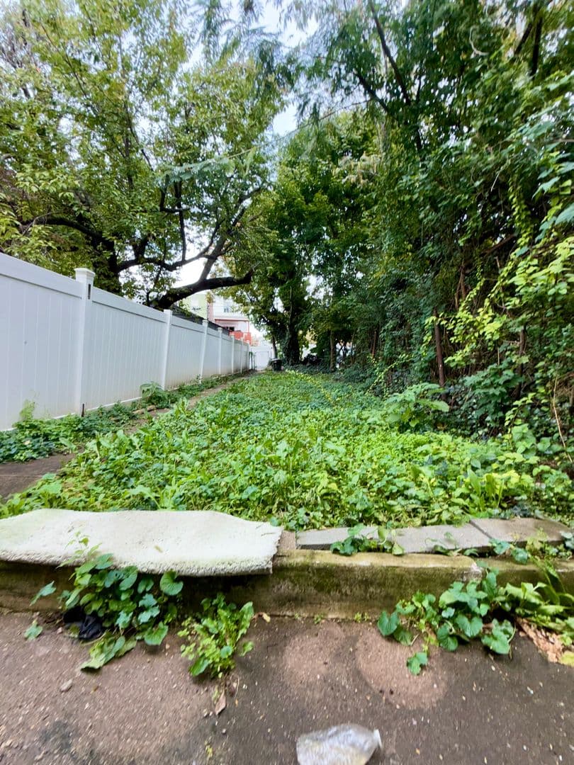 Philadelphia House: 7207 Sommers Rd