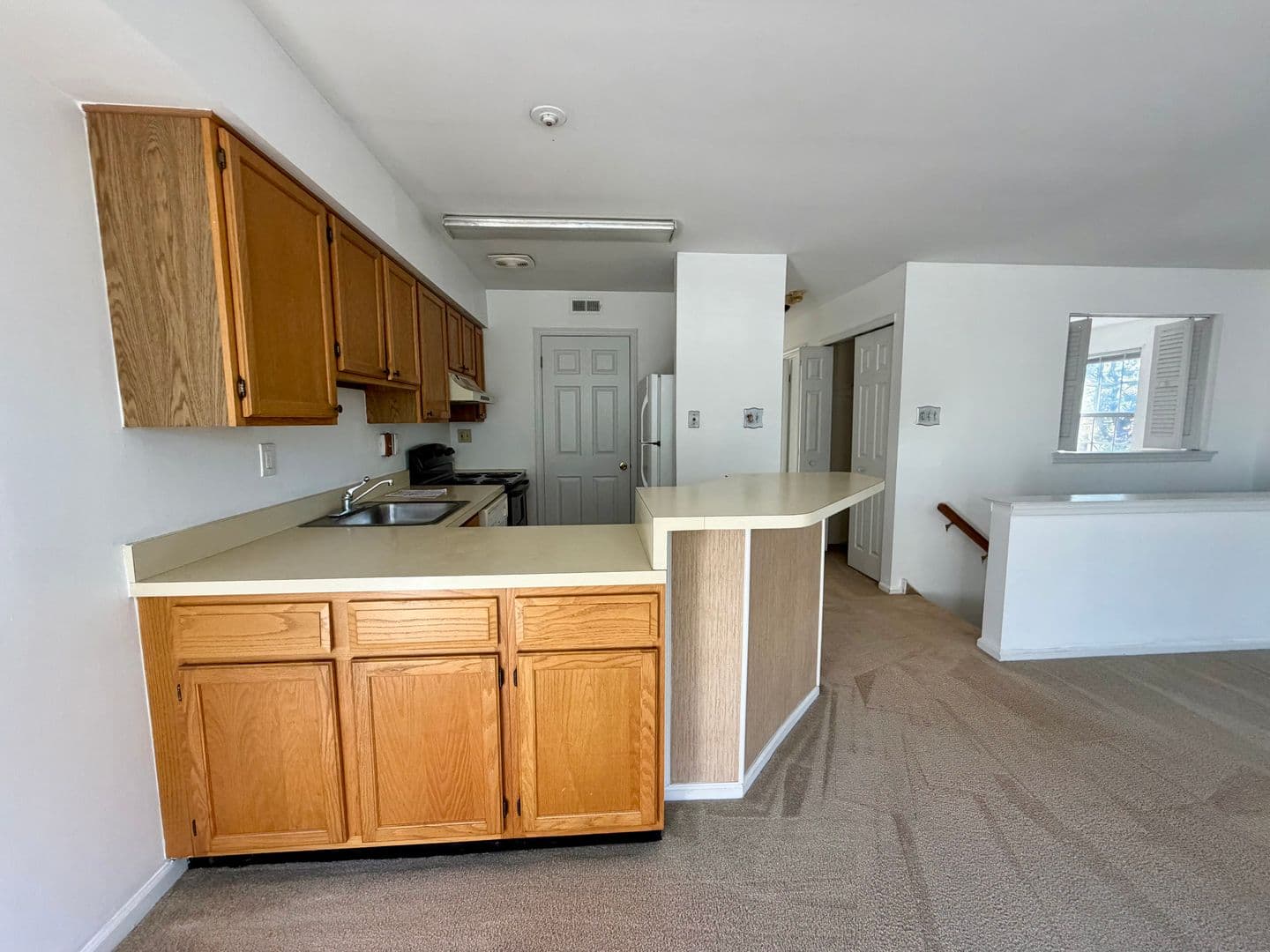 Newtown House: 32 Everett Dr