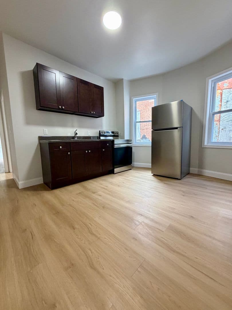 Philadelphia Apartment: 724 S 52nd St