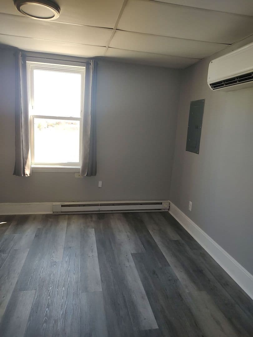 Philadelphia Apartment: 1003 S 13th St
