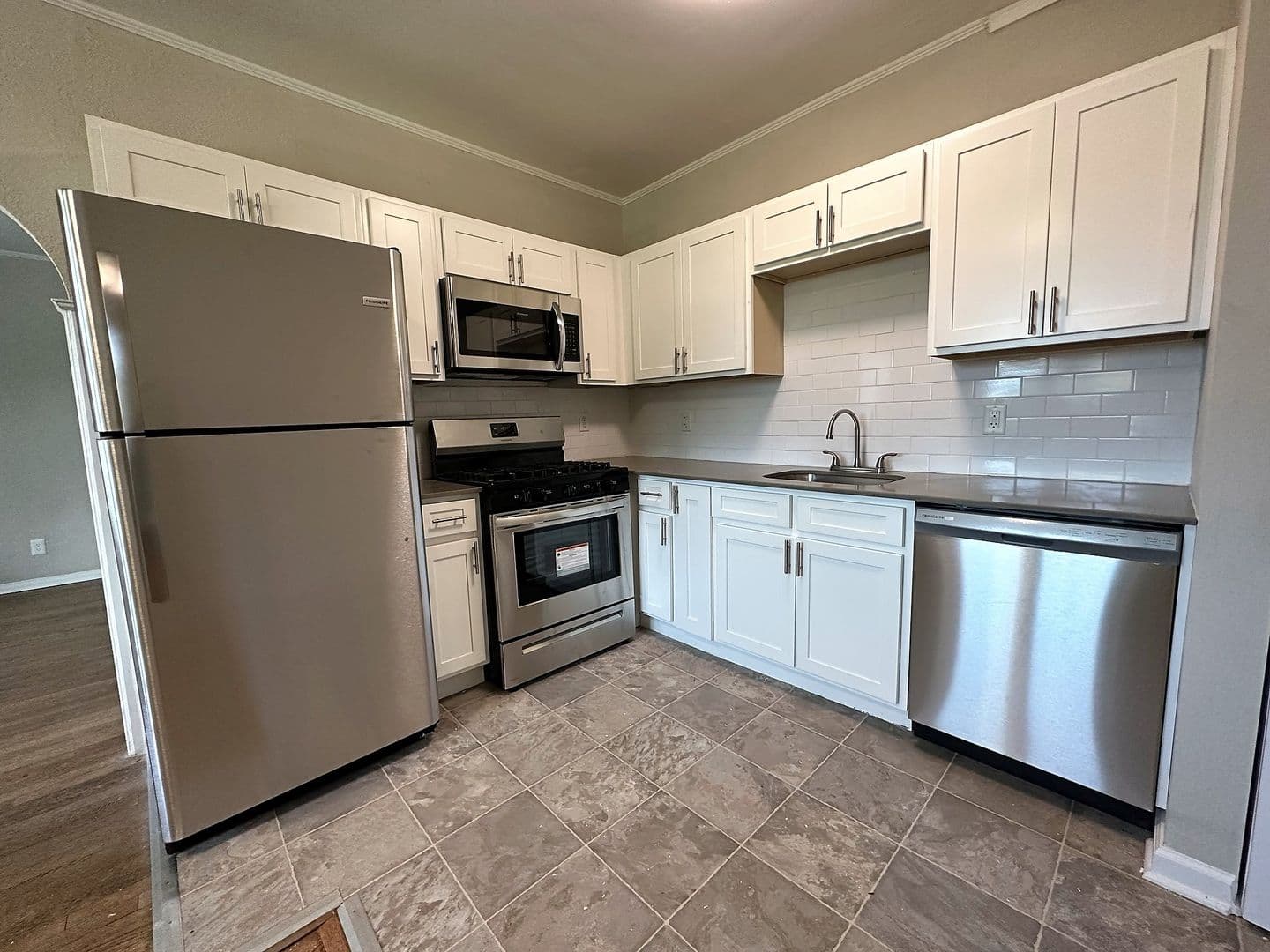 Philadelphia Apartment: 4927 Wynnefield Ave