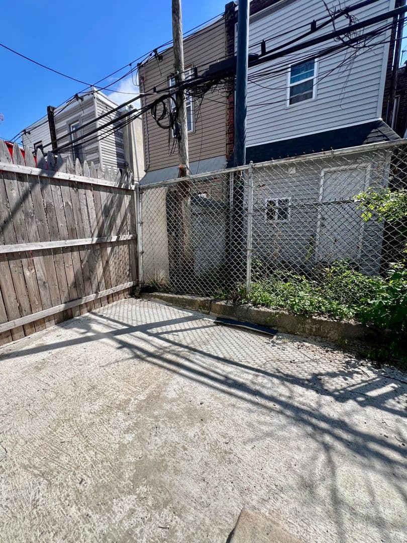 Philadelphia Townhome: 124 E Wishart St
