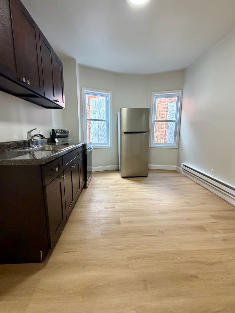 Philadelphia Apartment: 724 S 52nd St