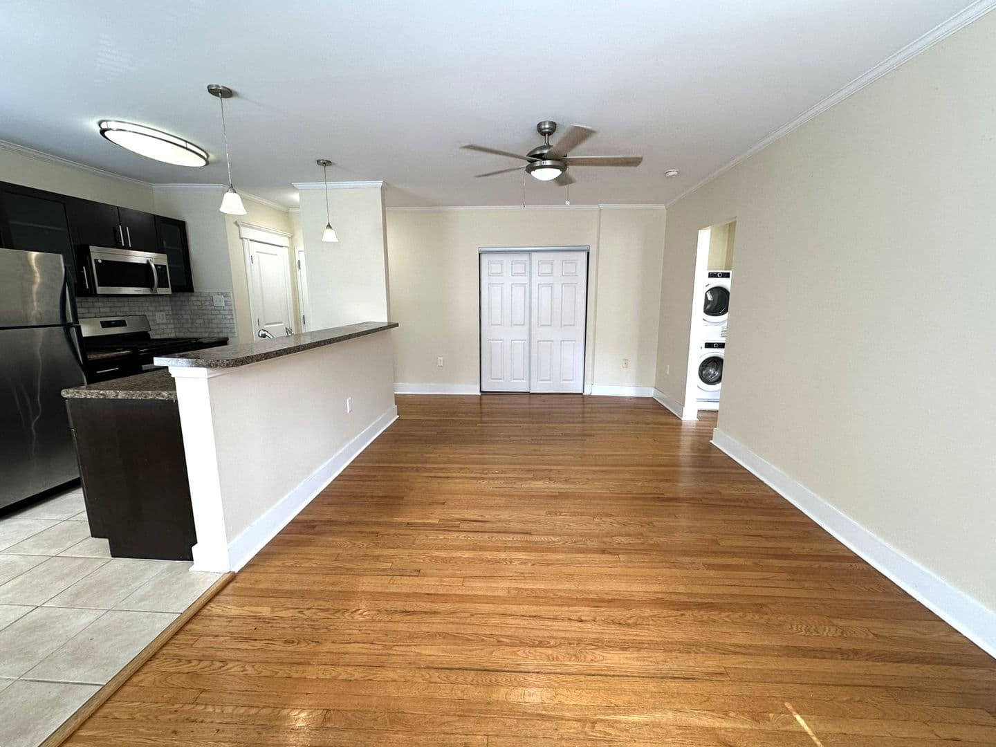 Philadelphia Apartment: 437 W School House Ln