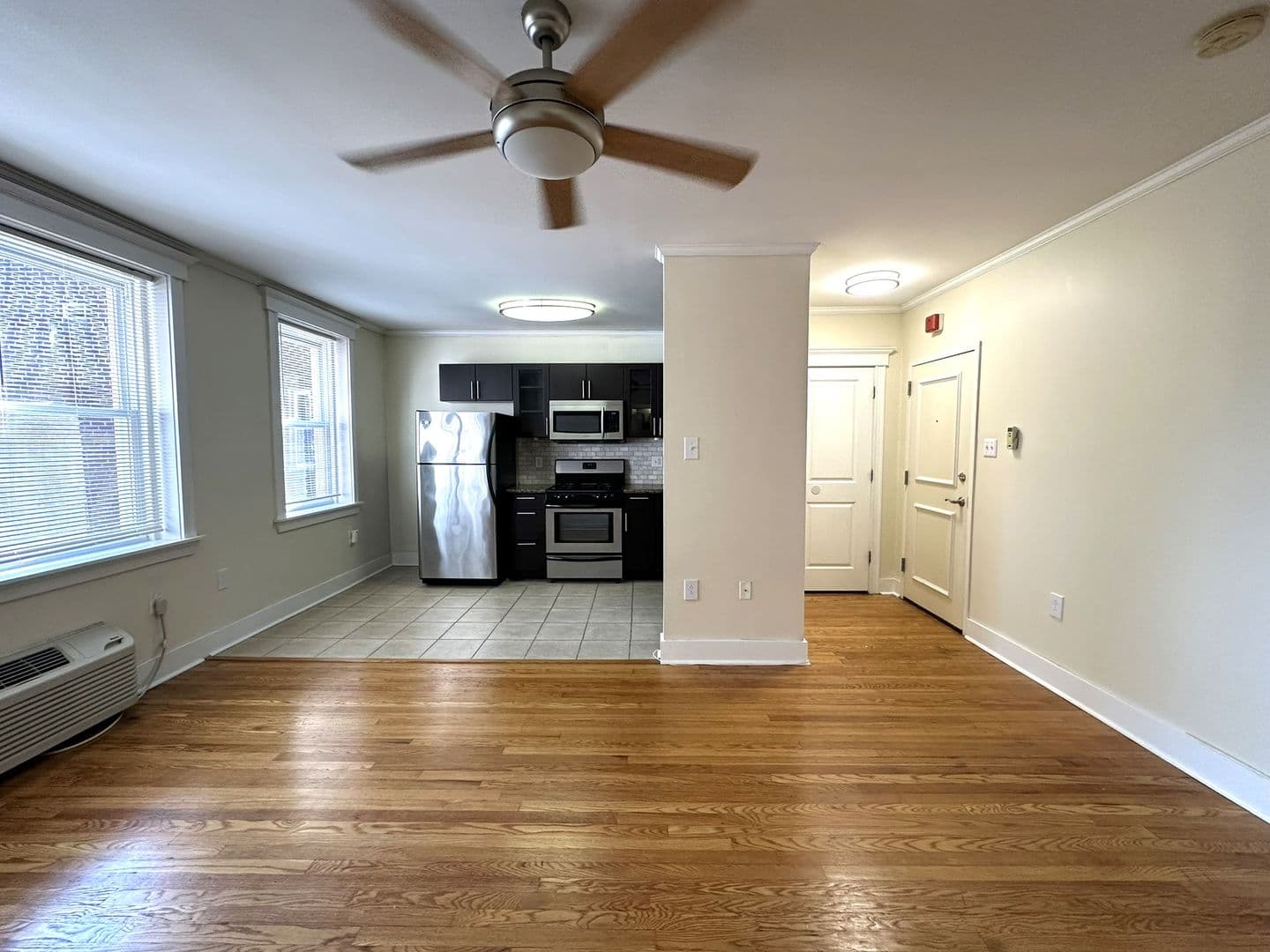 Philadelphia Apartment: 437 W School House Ln