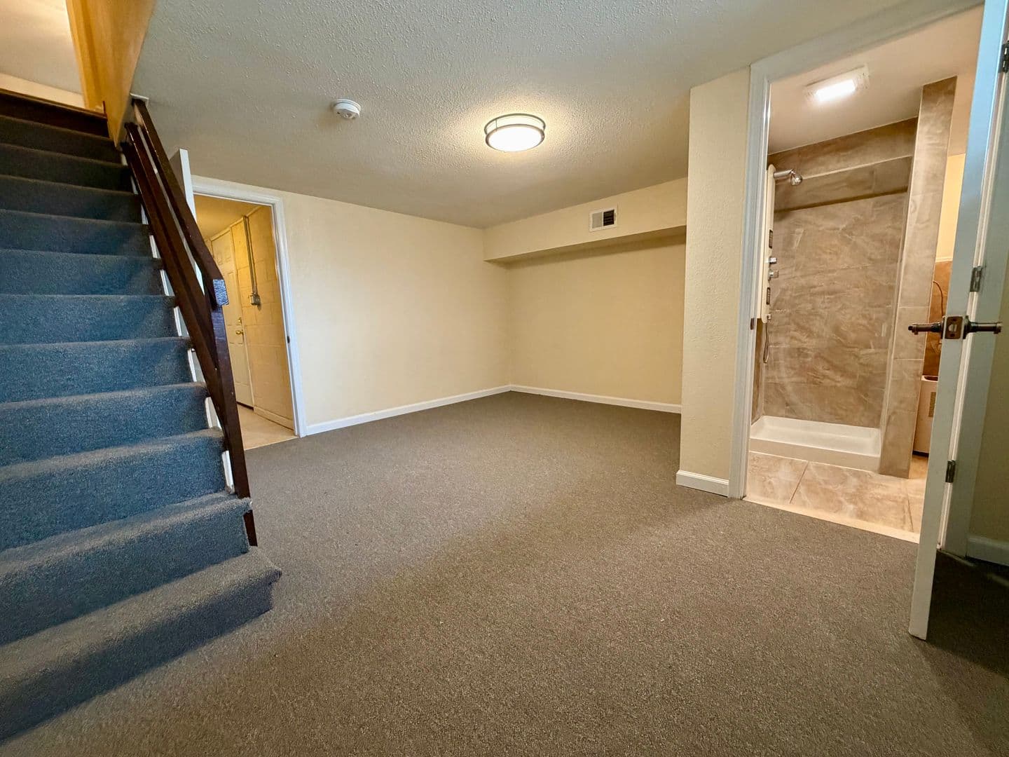 Philadelphia House: 1668 E Walnut Ln