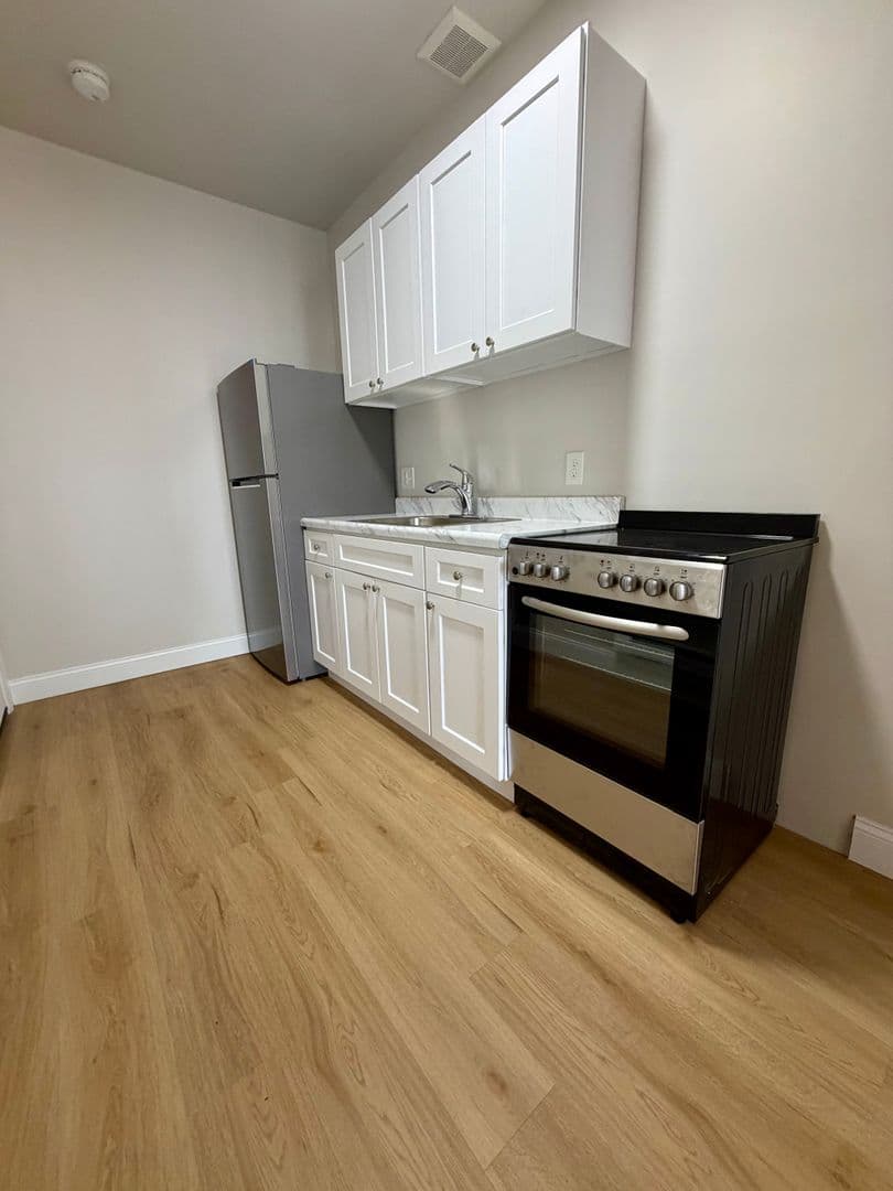 Philadelphia Apartment: 724 S 52nd St