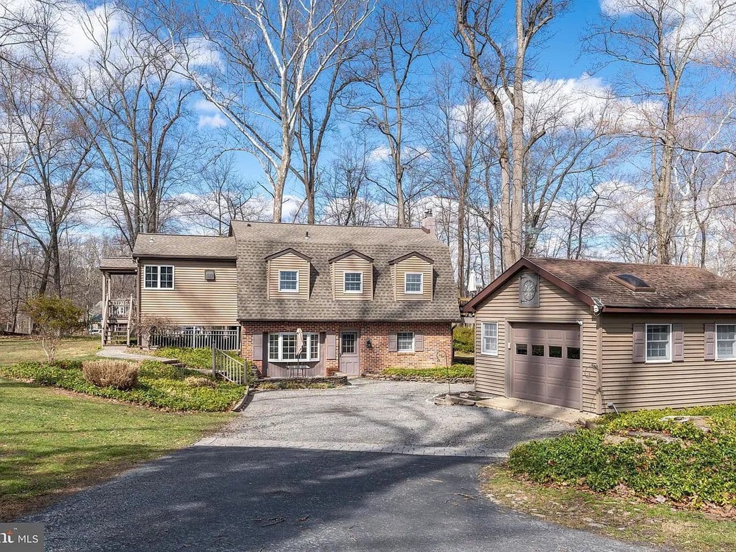 New Hope House: 1596 River Rd