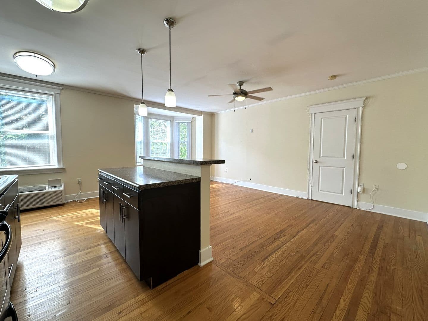 Philadelphia Apartment: 437 W School House Ln