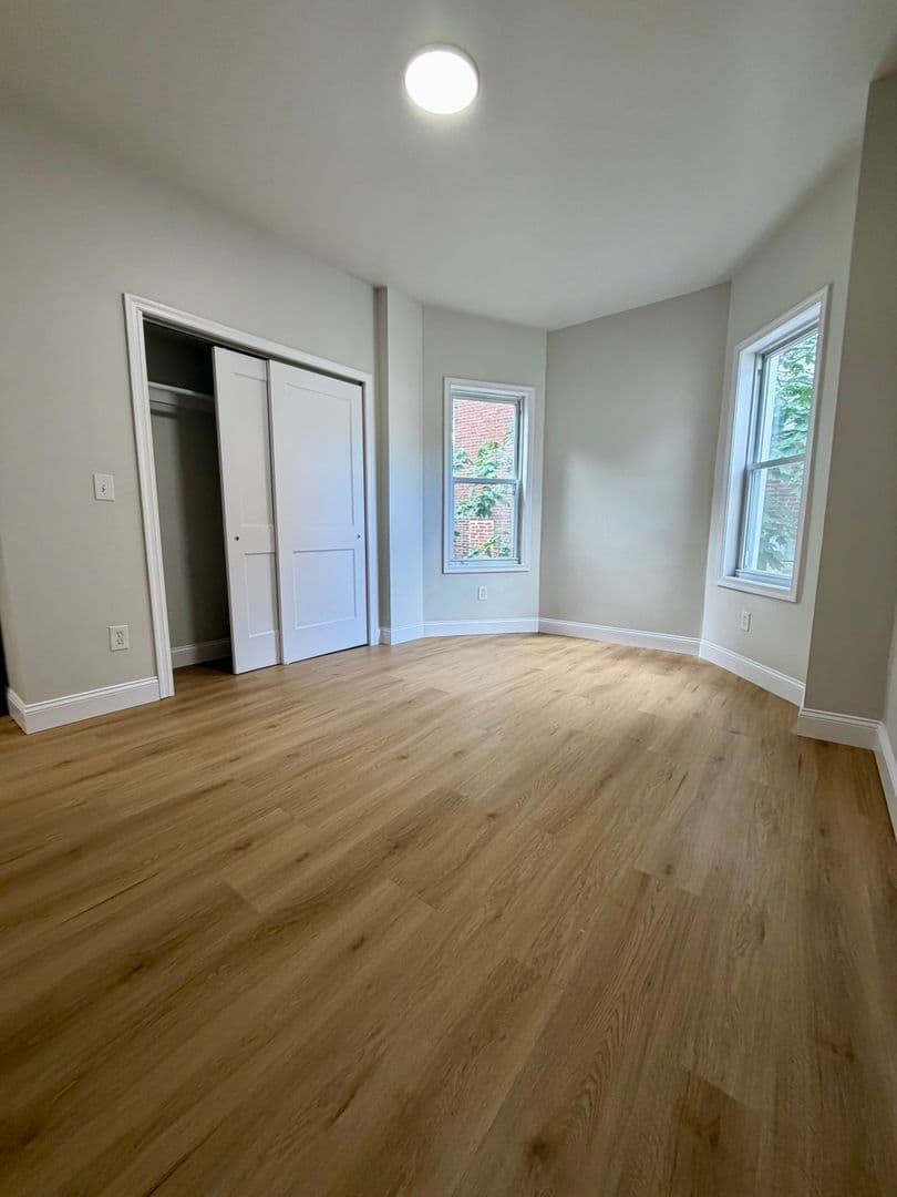 Philadelphia Apartment: 724 S 52nd St