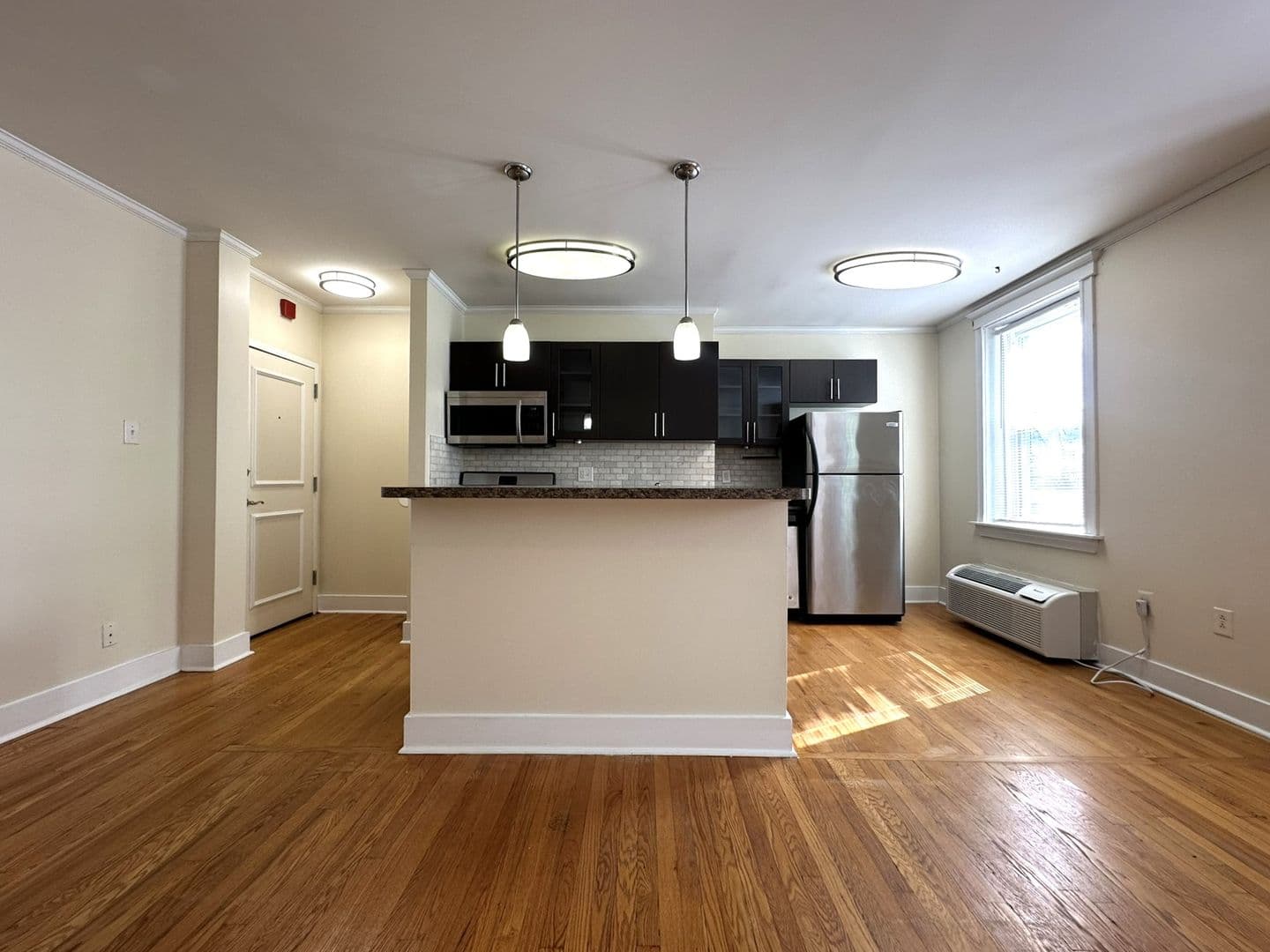 Philadelphia Apartment: 437 W School House Ln