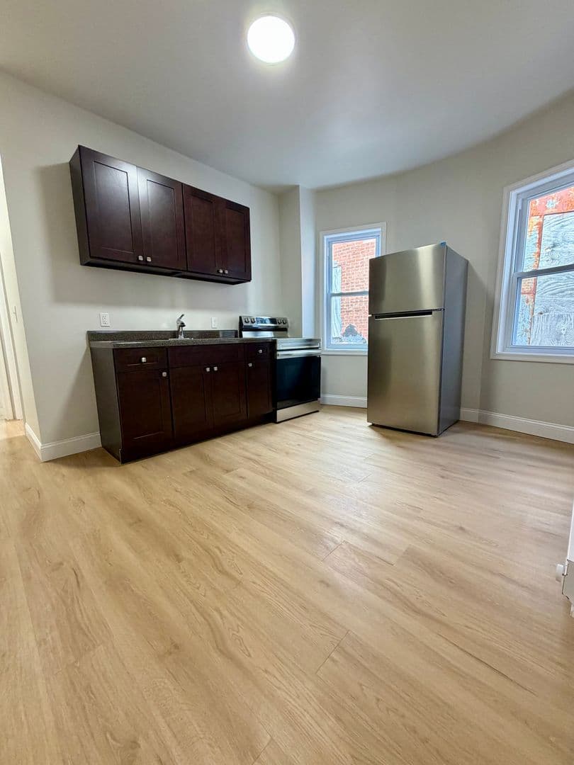 Philadelphia Apartment: 724 S 52nd St