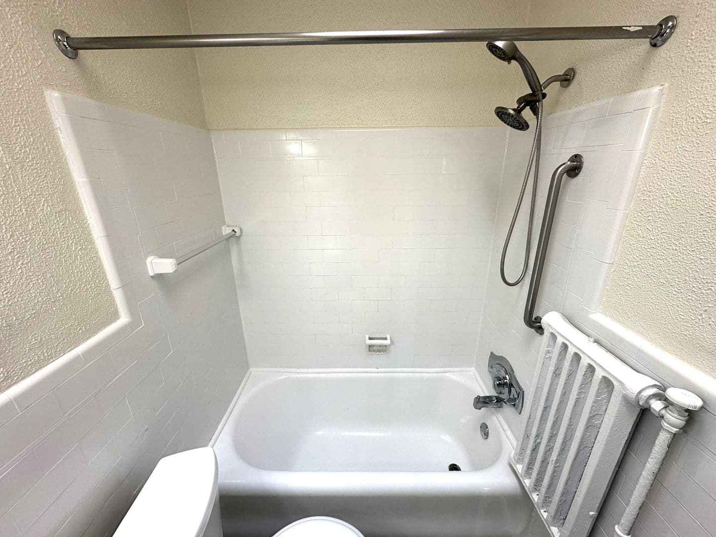 Philadelphia Apartment: 2809 W Queen Ln