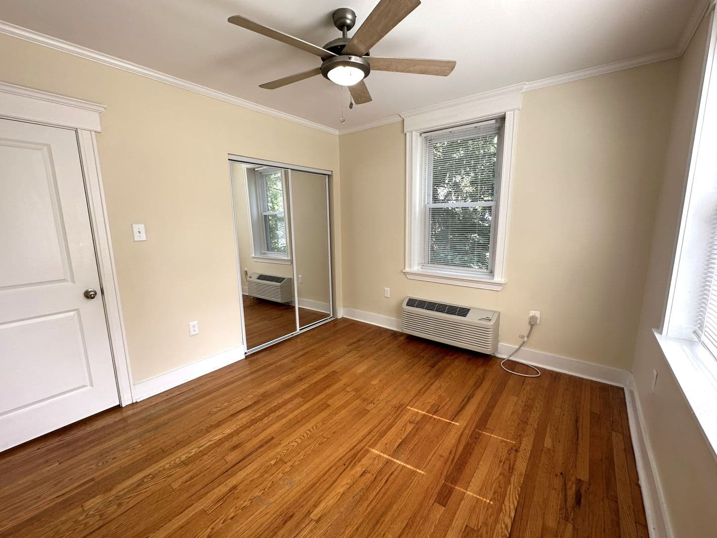 Philadelphia Apartment: 437 W School House Ln