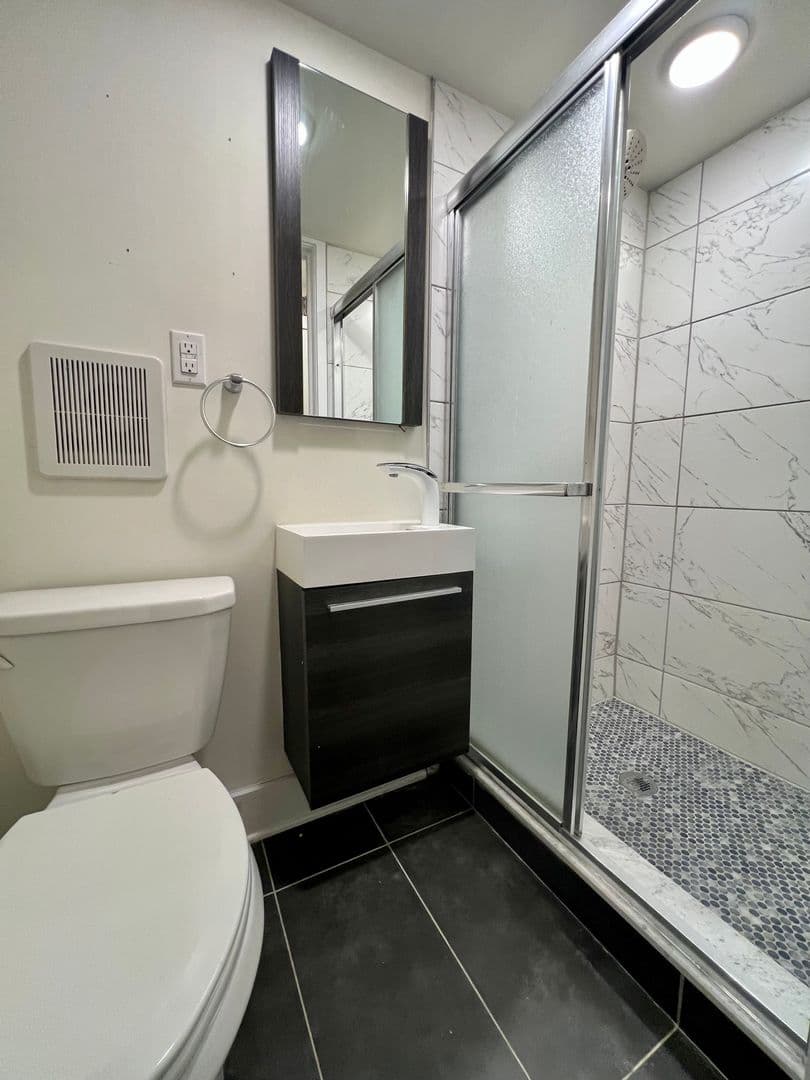 Philadelphia Apartment: 1706 Arlington St
