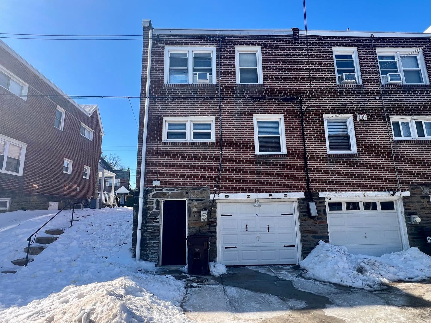 Lansdowne Townhome: 317 Barker Ave