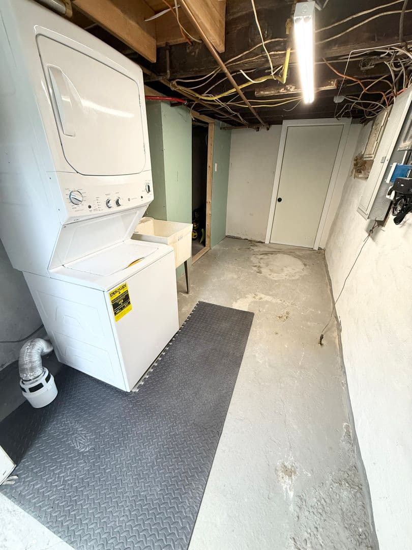 East Lansdowne Condo: 171 Lewis Ave - Unit B