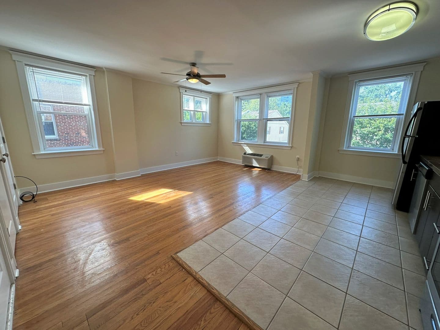 Philadelphia Apartment: 437 W School House Ln