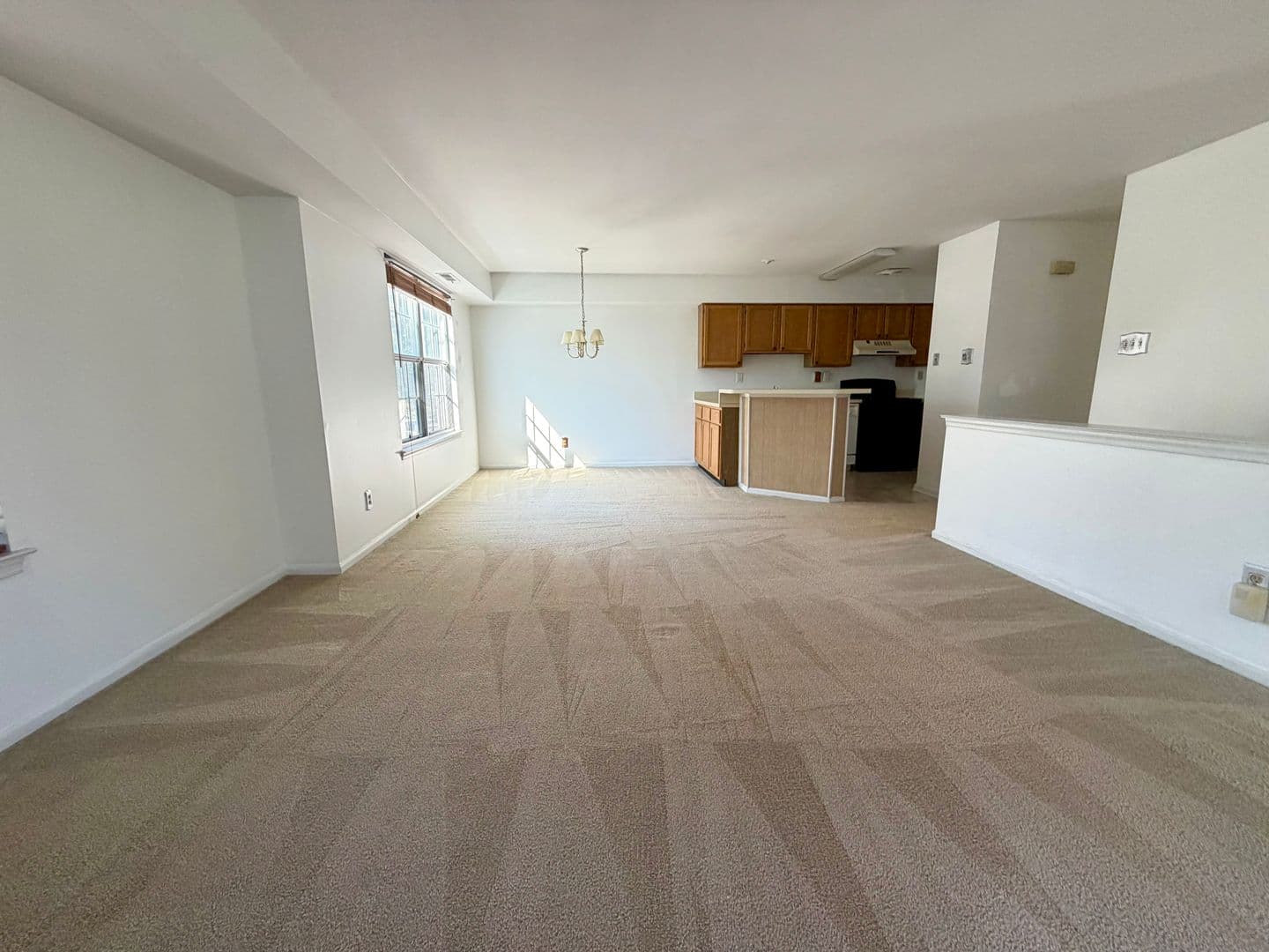 Newtown House: 32 Everett Dr