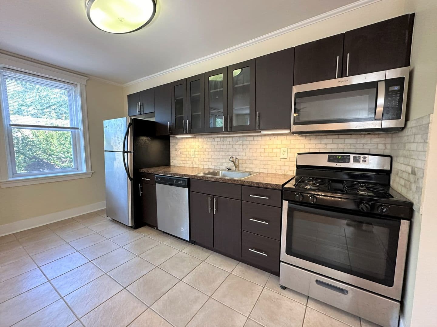 Philadelphia Apartment: 437 W School House Ln