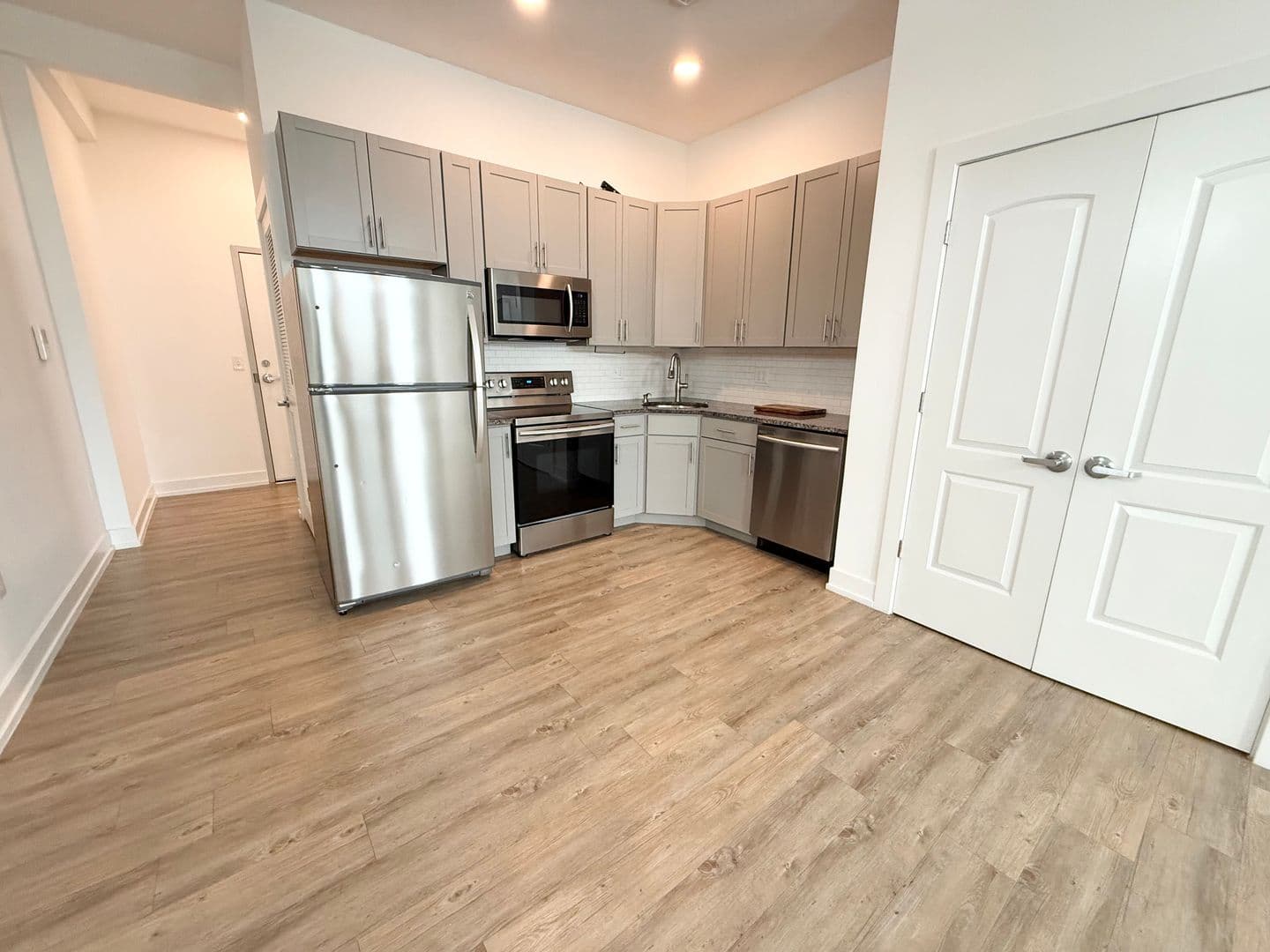 Norristown Apartment: 221 W Main St