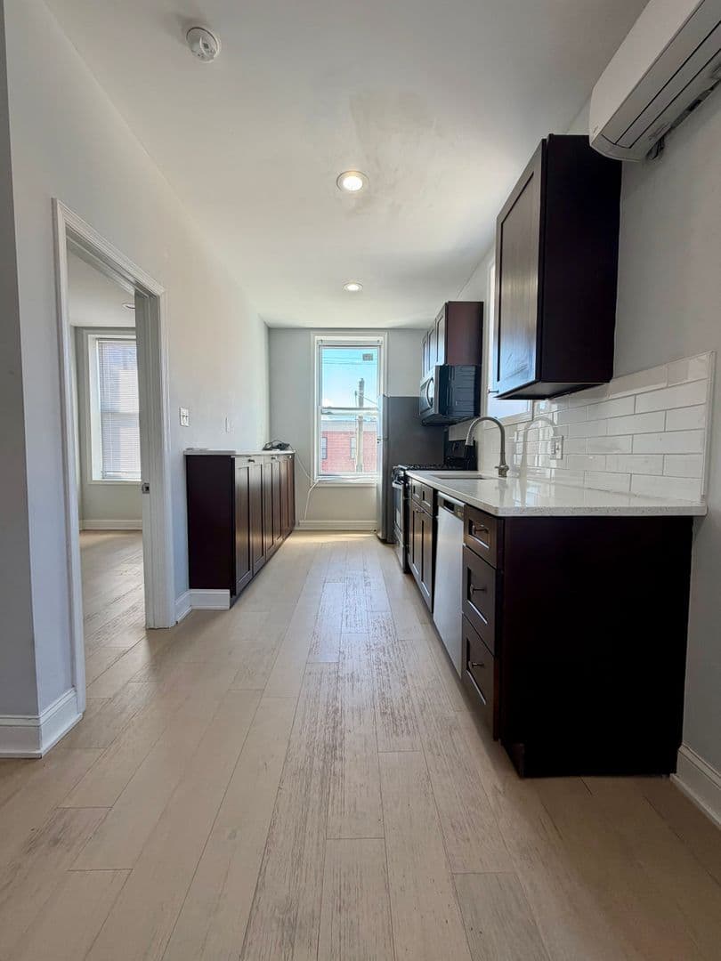 Philadelphia Apartment: 1247 Snyder Ave
