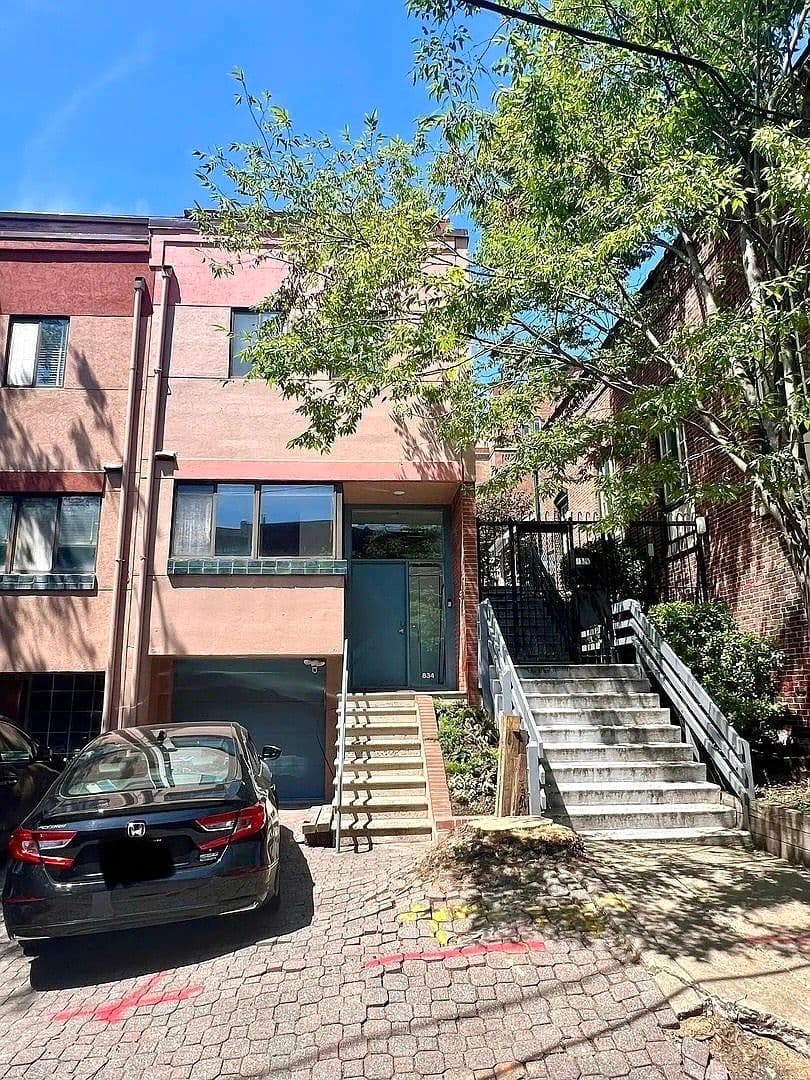 Philadelphia Townhome: 834 N Newkirk St