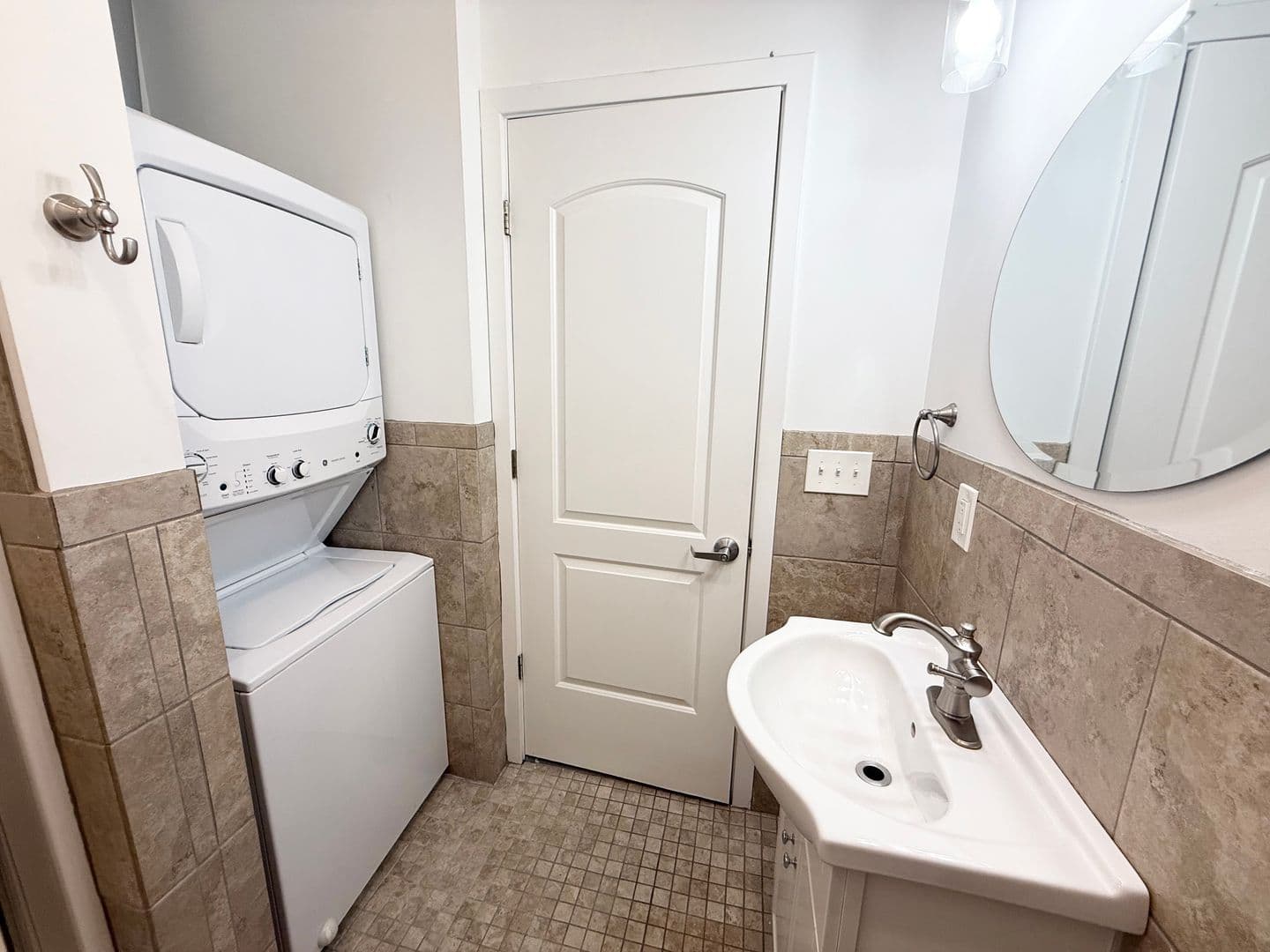 Norristown Apartment: 221 W Main St
