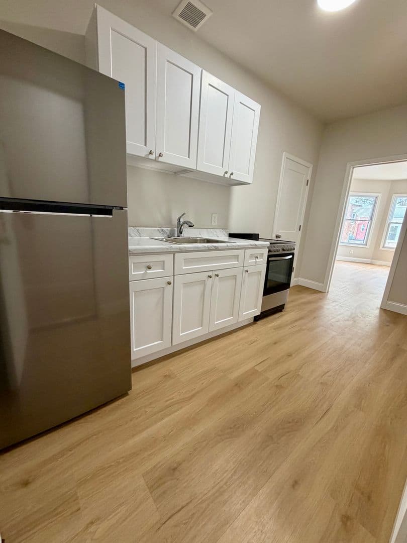 Philadelphia Apartment: 724 S 52nd St