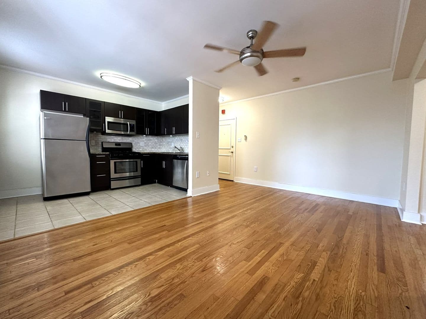 Philadelphia Apartment: 437 W School House Ln