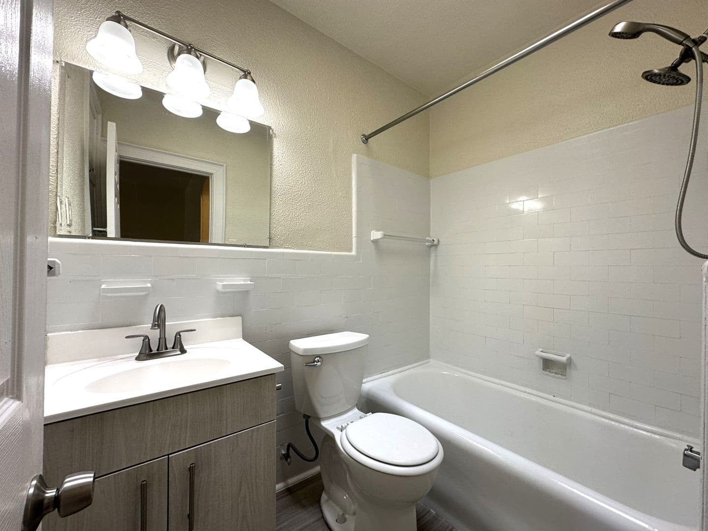 Philadelphia Apartment: 2809 W Queen Ln