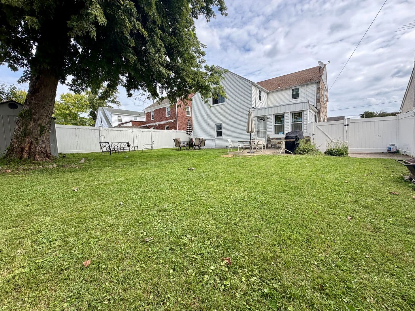 Philadelphia House: 6522 N American St