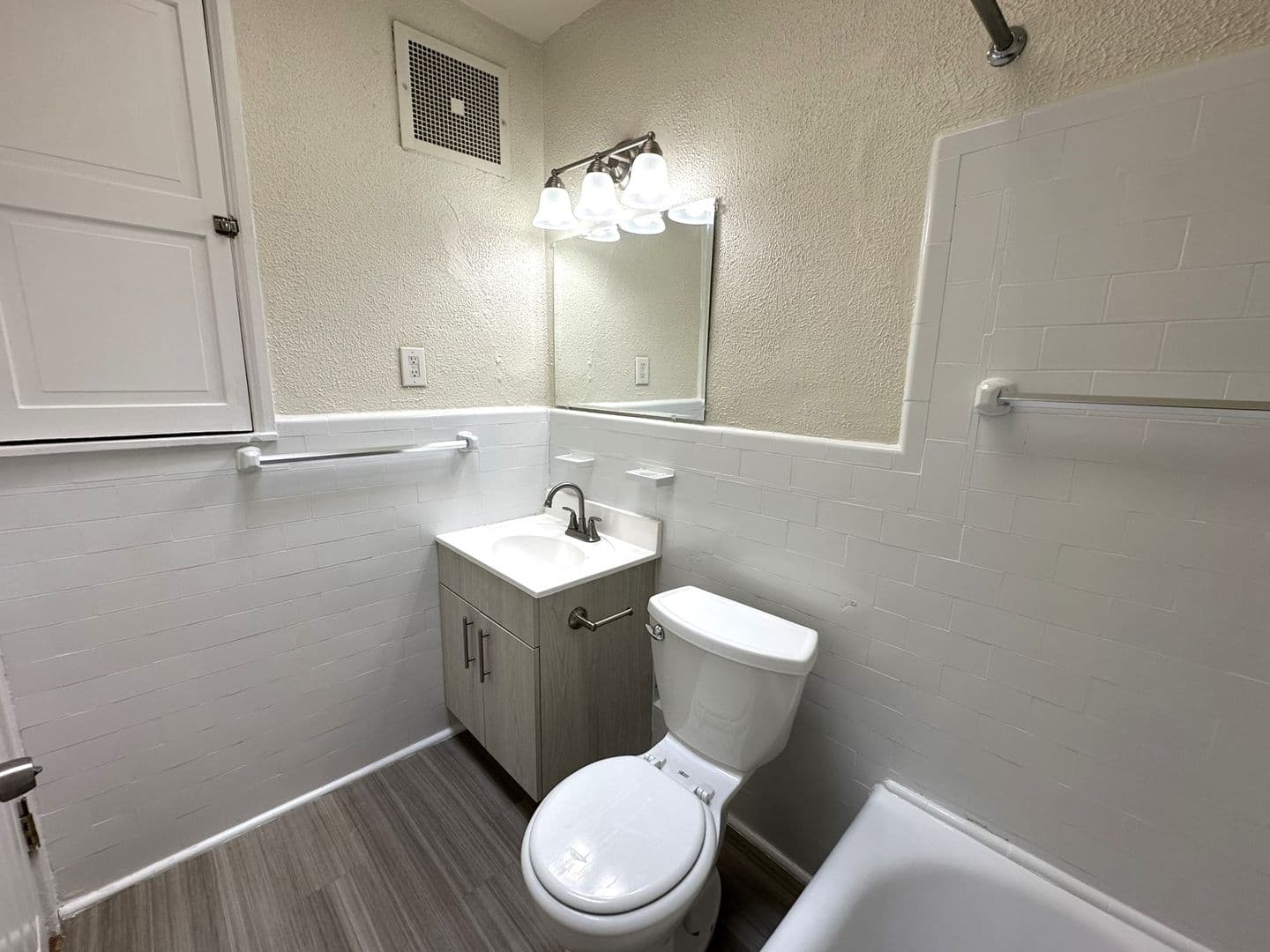 Philadelphia Apartment: 2809 W Queen Ln