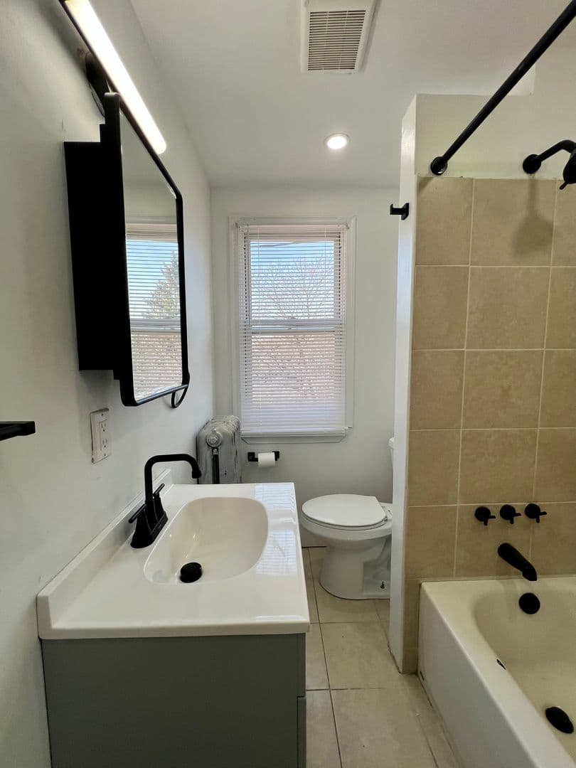 East Lansdowne Condo: 171 Lewis Ave - Unit B
