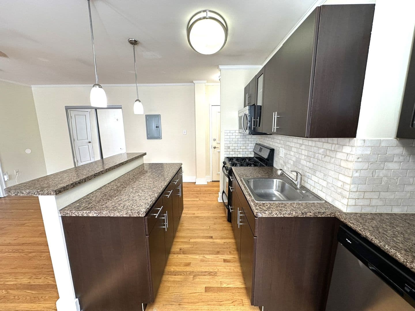 Philadelphia Apartment: 437 W School House Ln