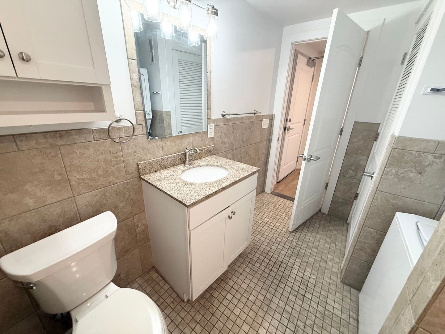 Norristown Apartment: 221 W Main St