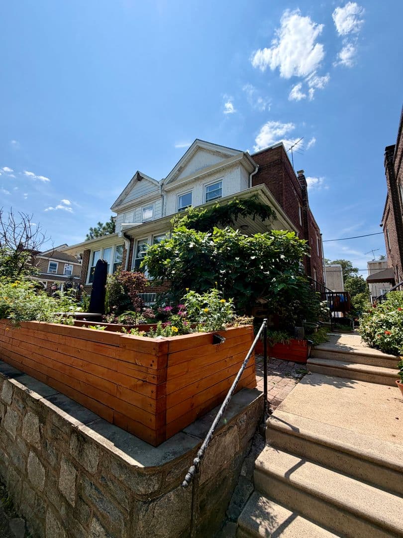 Upper Darby Townhome: 216 Glencoe Rd