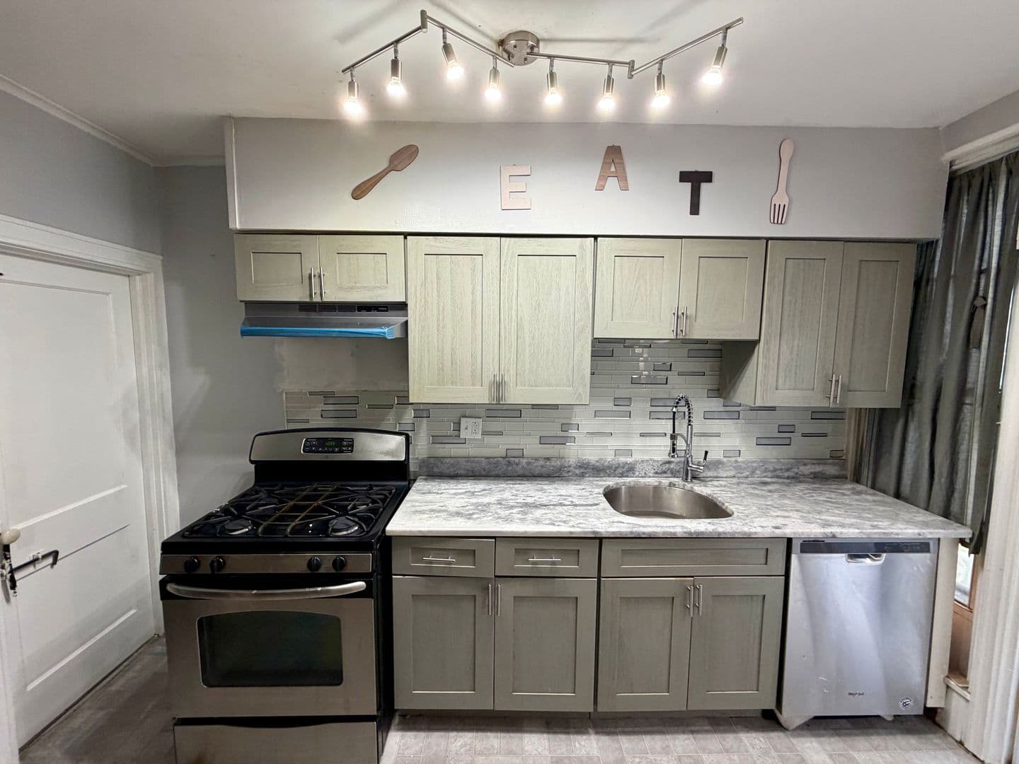 Philadelphia House: 7207 Sommers Rd