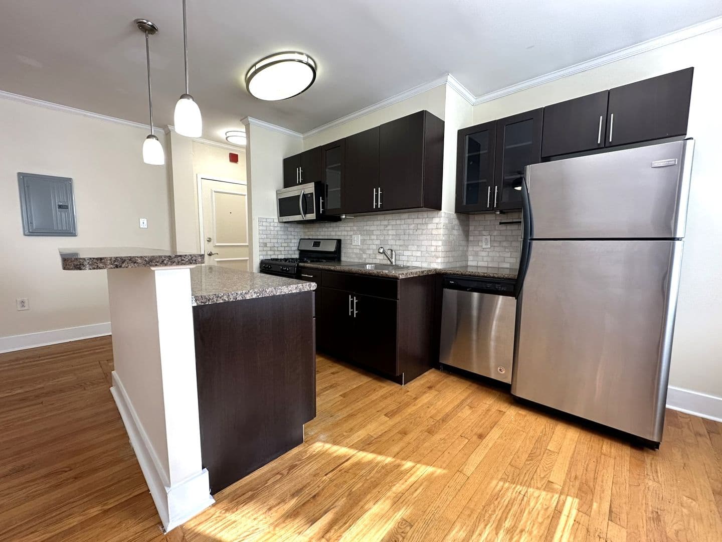 Philadelphia Apartment: 437 W School House Ln
