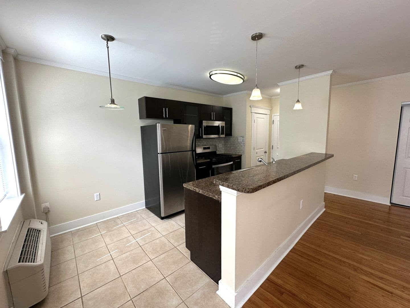 Philadelphia Apartment: 437 W School House Ln
