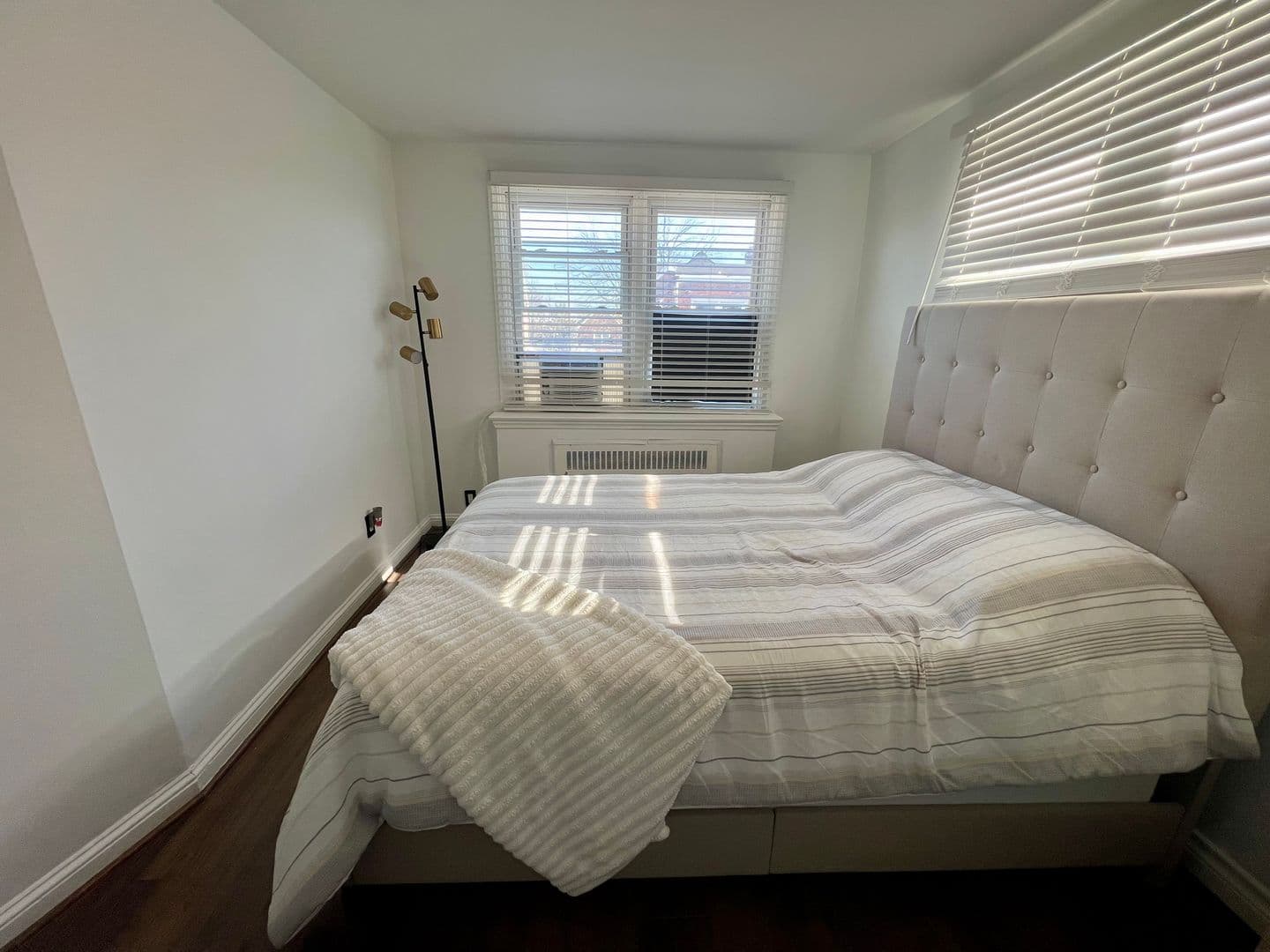 Lansdowne Townhome: 317 Barker Ave