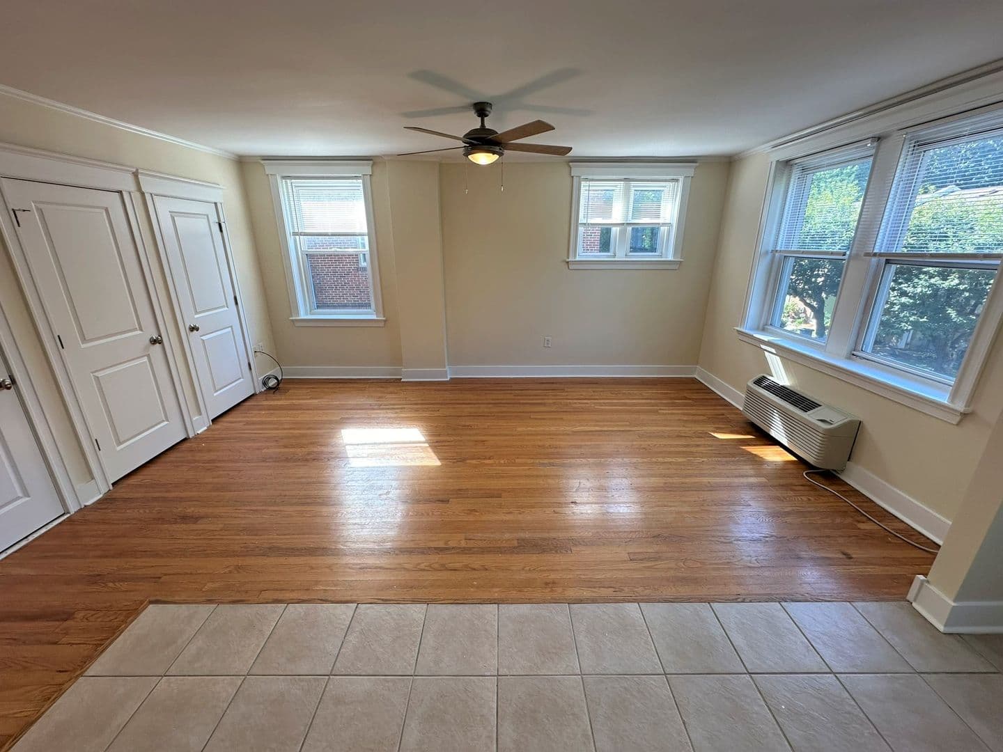 Philadelphia Apartment: 437 W School House Ln