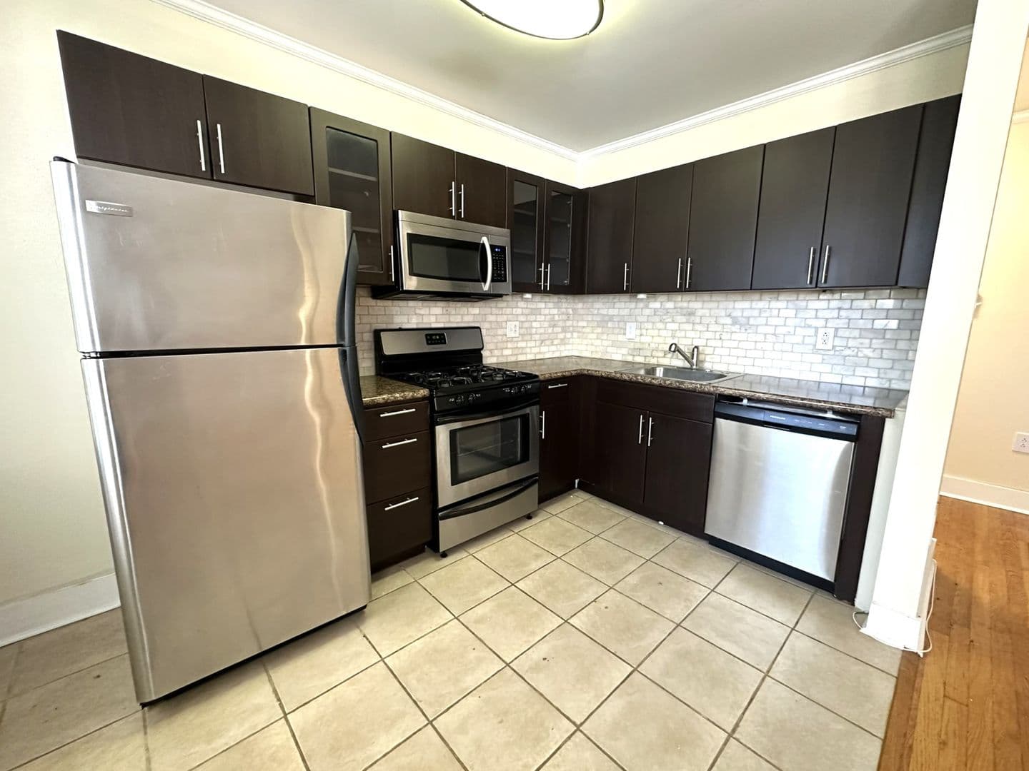 Philadelphia Apartment: 437 W School House Ln