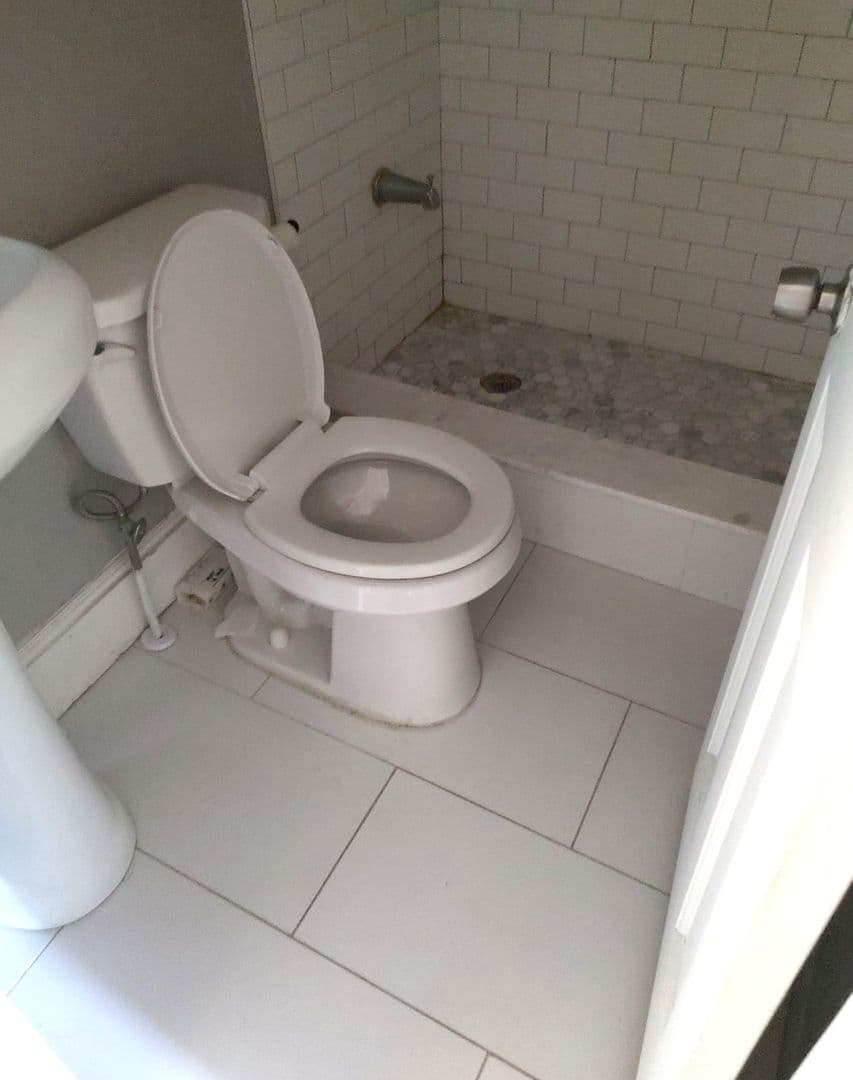 Philadelphia Apartment: 1003 S 13th St