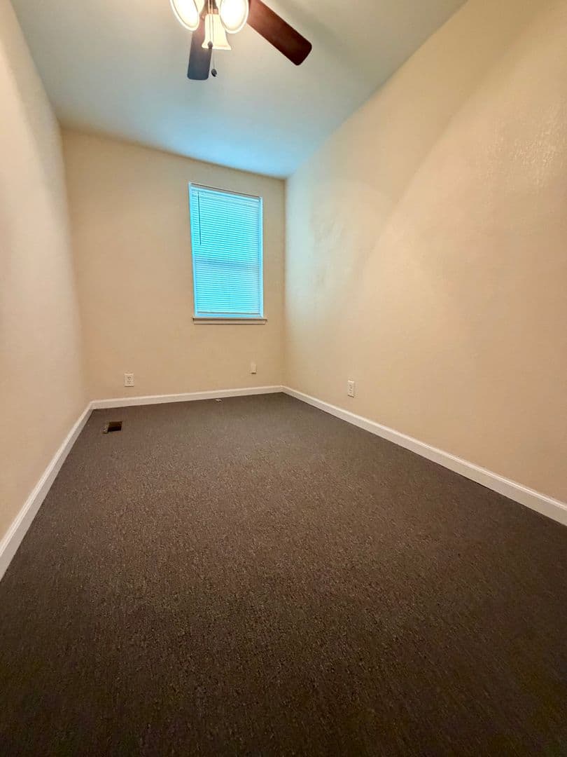 Philadelphia House: 1668 E Walnut Ln