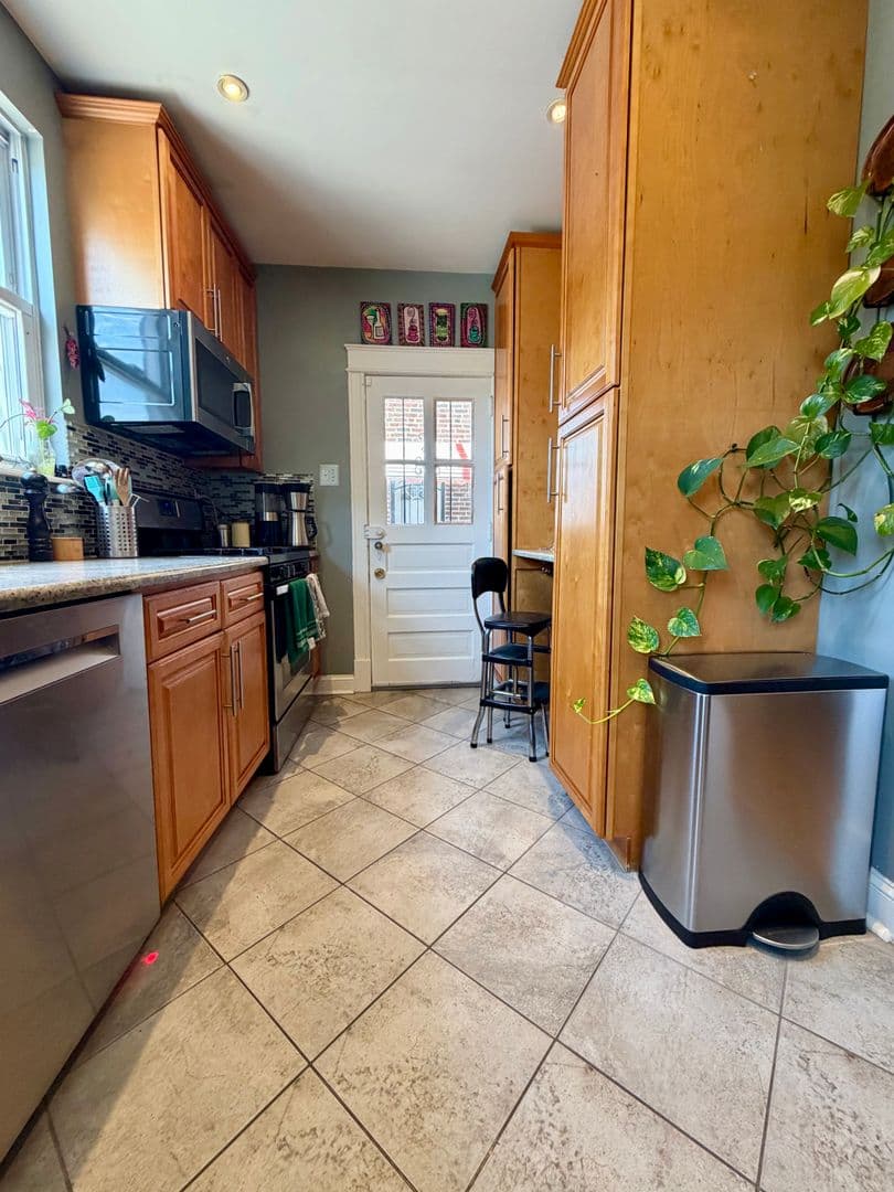Upper Darby Townhome: 216 Glencoe Rd