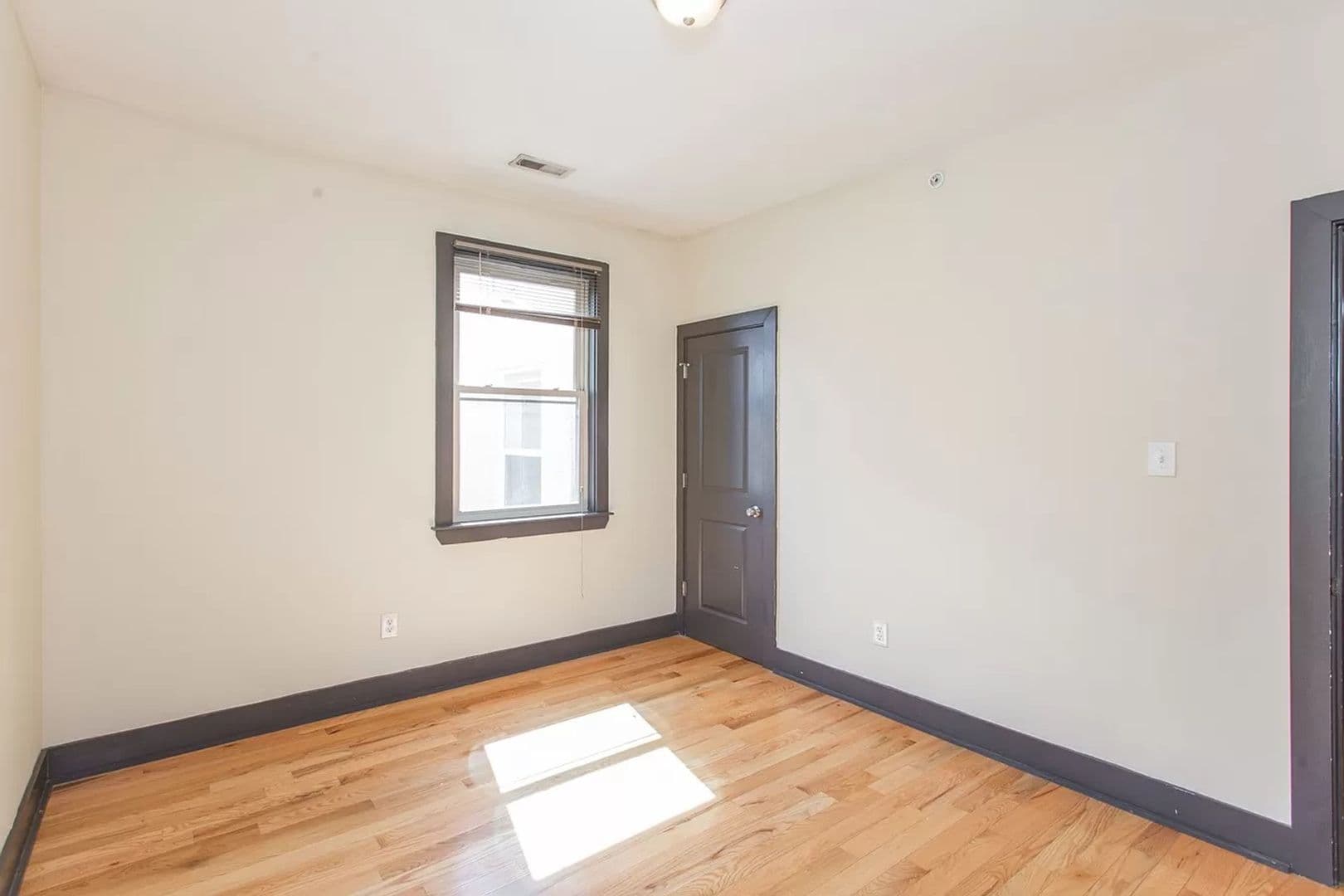 Philadelphia Apartment: 1826 W Norris St