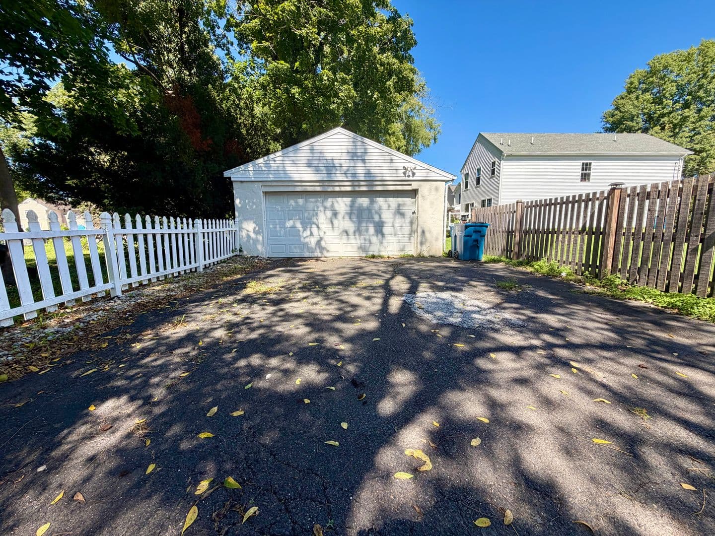 Blue Bell House: 1014 Trewellyn Ave