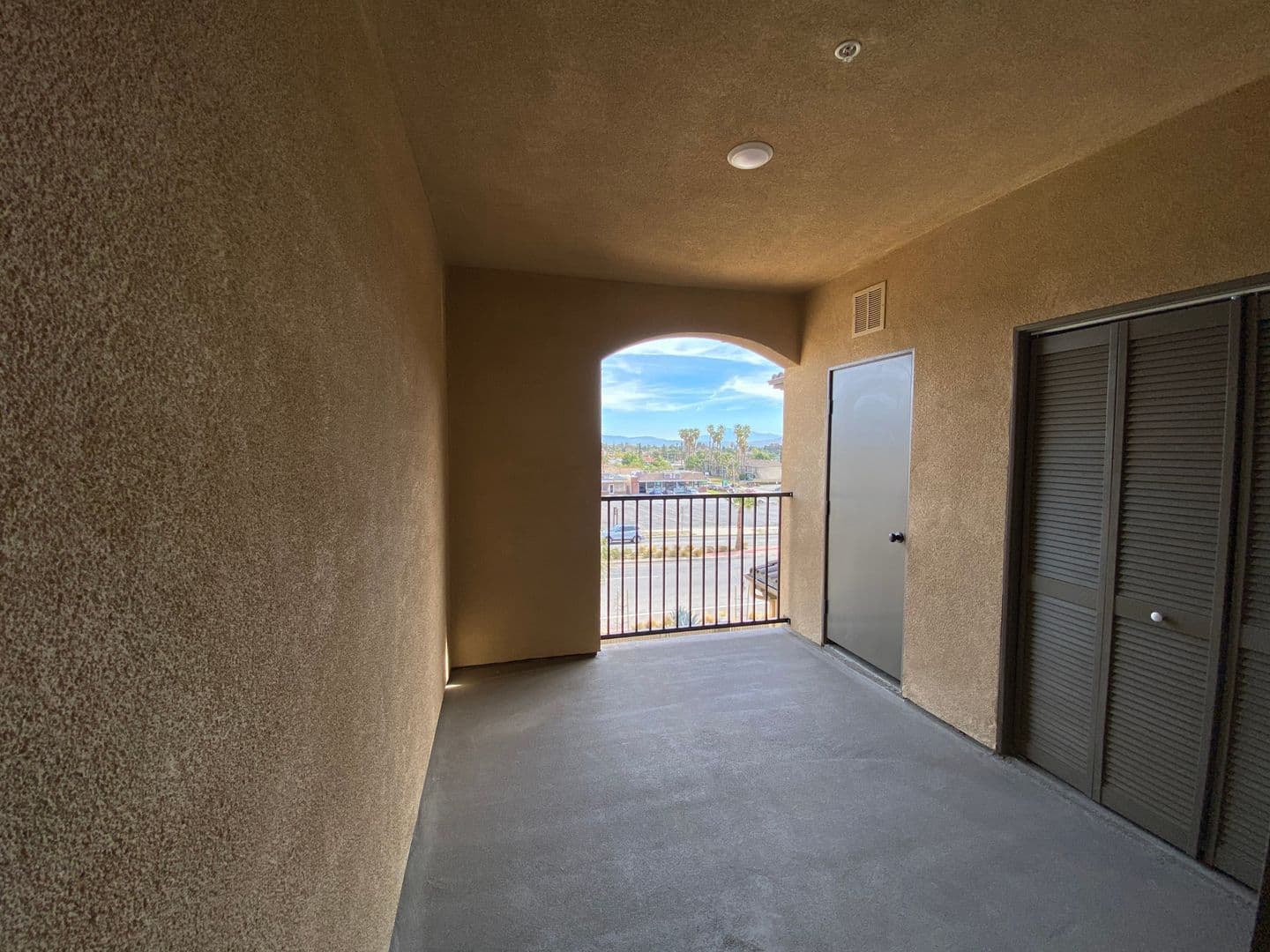Rialto Apartment: 606 S. Riverside Ave
