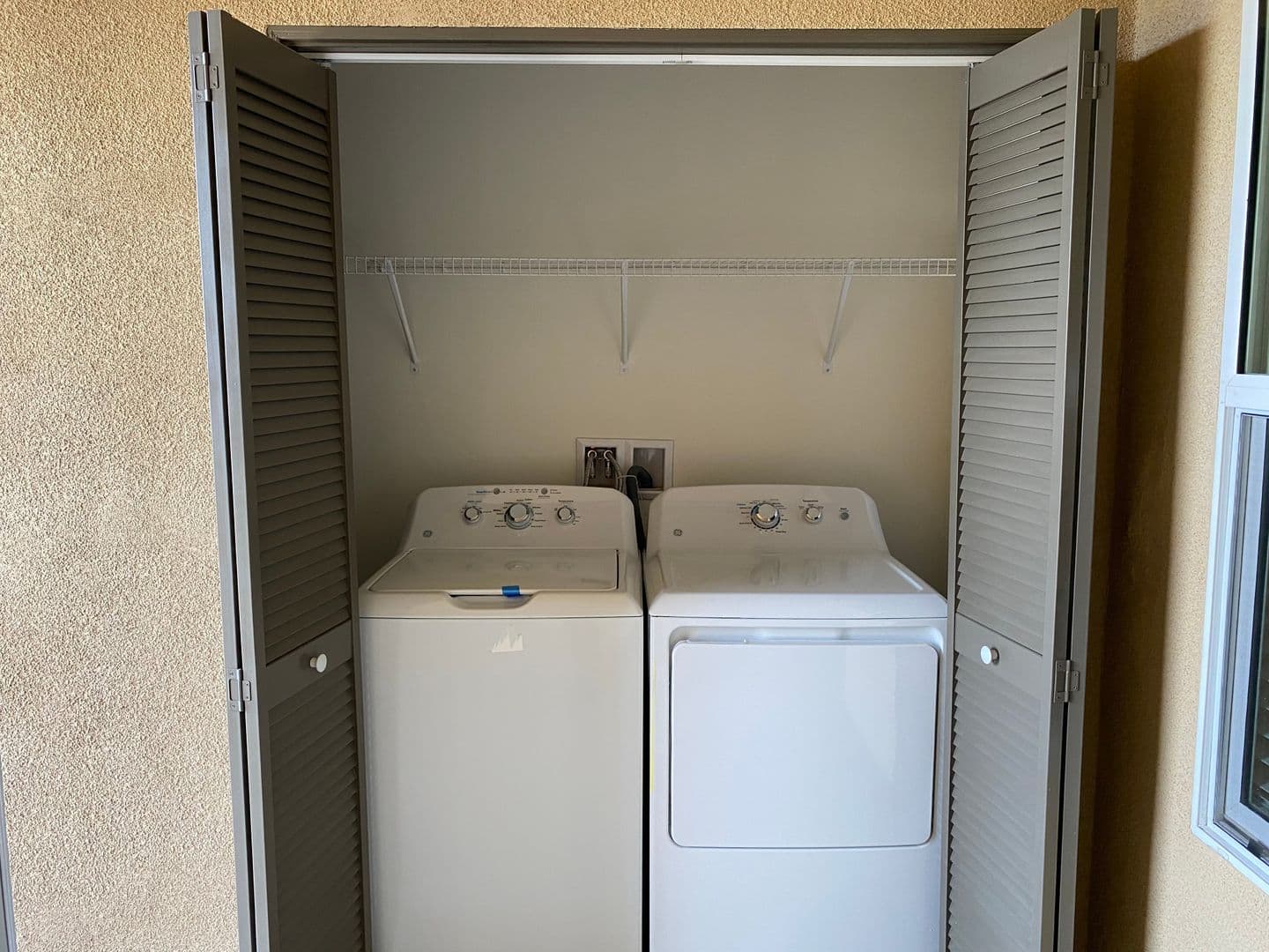 Rialto Apartment: 606 S. Riverside Ave